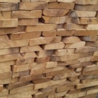 工厂专售榆木各种规格烘干木料，无明显开口裂缝，稳定性好！