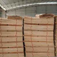 我工厂长期生产杂木/桉木和松木单板，规格有97厘米*48厘米/97厘米*64厘米，厚度可选！