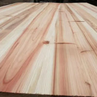 大量供应柳杉板材，长度2米，2.2米，宽1.1米，1.2米，1.22米，厚1-2.5公分！