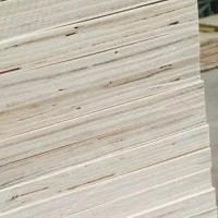 长期大量供应杨木拼接多层免漆板，规格1.22*2.44米，厚16-18厘，价格看厚度定！